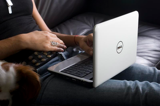 Illustration for article titled Dell Inspiron Mini 9 Available Now: Windows XP $399, Ubuntu $349